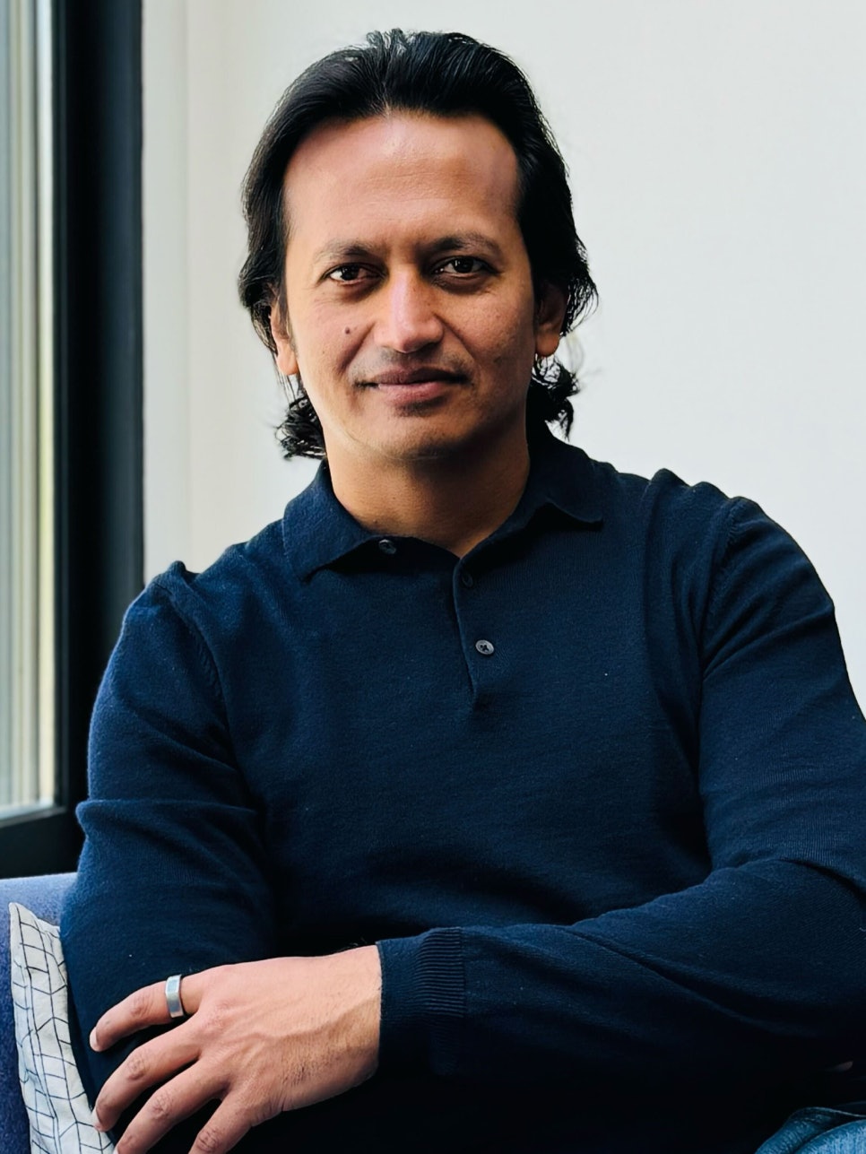 An army solider wearing an Oura Ring